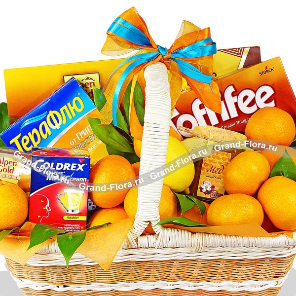 Цитрусовый эликсир - корзина подарочная с фруктами и конфетами 